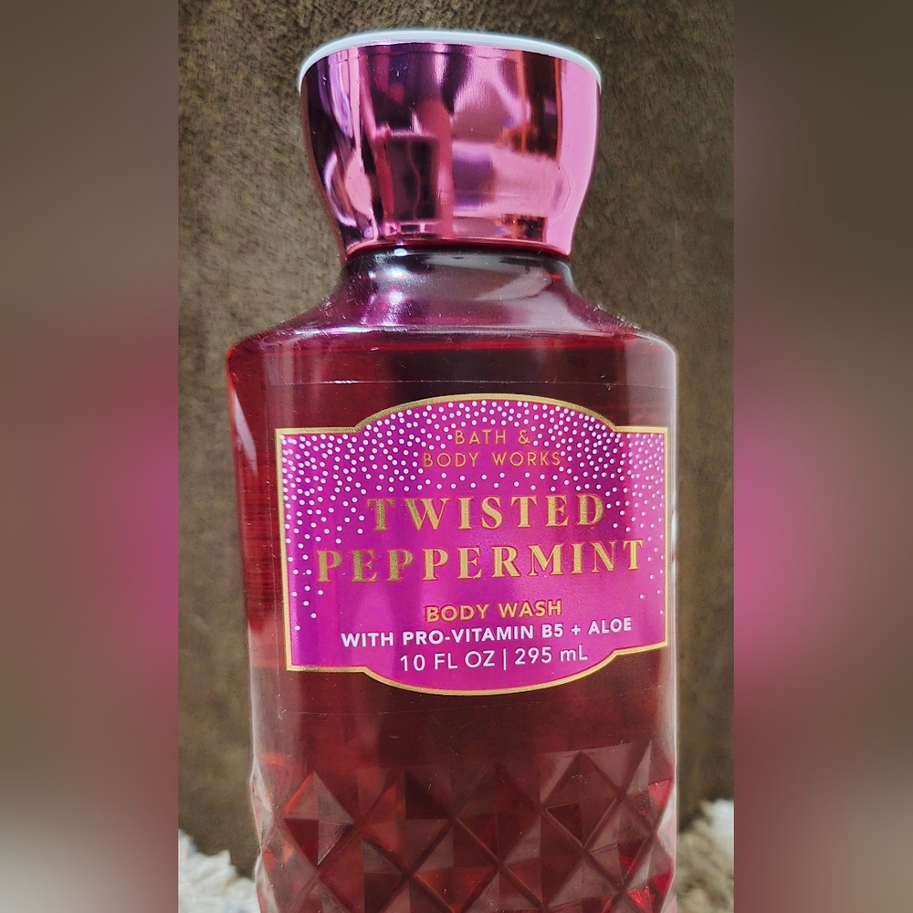 Bath & Body Works Twisted Peppermint Body Wash - Red and Pink
